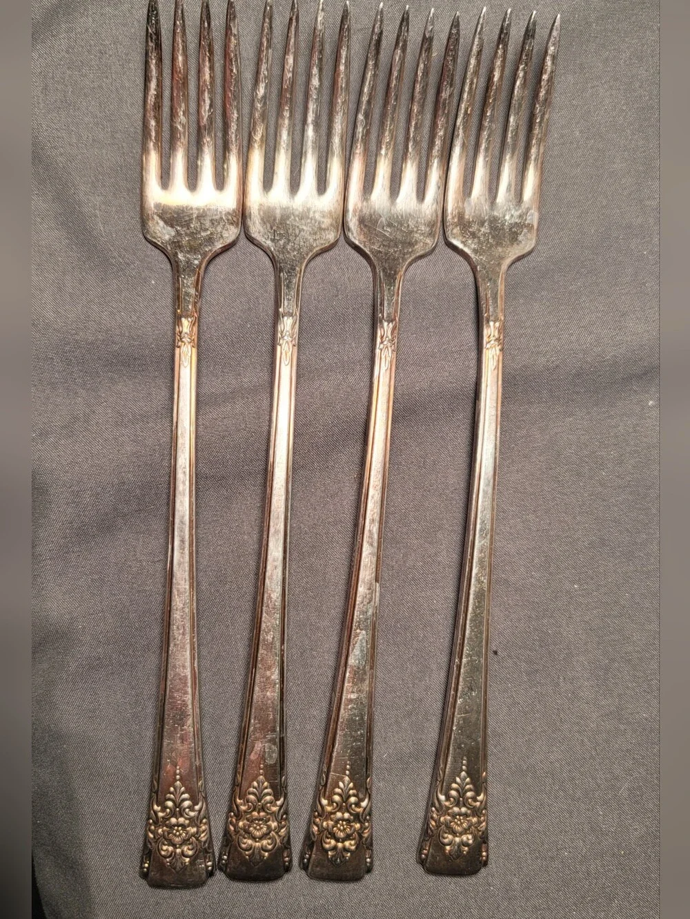 Vintage Wm Rogers Silver Plated Mountain Rose Dinner Forks. Set of 4